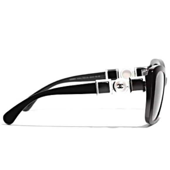 CHANEL Chanel Black Frame White PearL Logo Accent/ N without Case